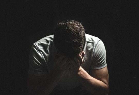 Nos tentatives pour sortir de notre insatisfaction professionnelle pourraient bien contribuer à nous maintenir dans nos difficultés