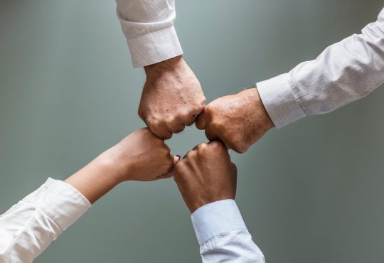 Découvrez les 3 principaux organismes bilingues en développement de carrière en Ontario