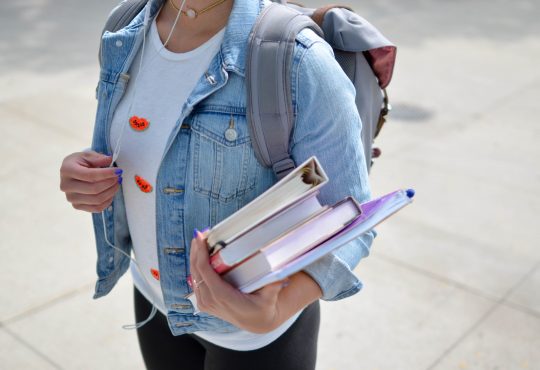 Étudiants étrangers au Canada : 3 ressources pour bien les guider