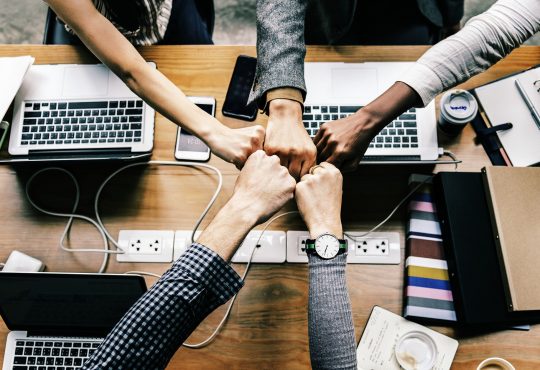 Créer des milieux bienveillants pour les communautés LGBT