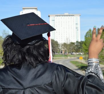 Les Autochtones plus diplômés que jamais, mais des lacunes demeurent