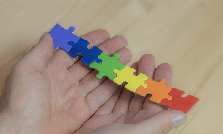 5 ressources pour mieux intervenir auprès des personnes ayant un trouble du spectre de l’autisme (TSA)