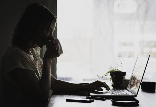 Les salons et foires de l’emploi sont des occasions idéales pour les chercheurs d’emploi de rencontrer, sous un même toit, des employeurs qui recrutent et des organismes œuvrant en employabilité. Voici une liste des salons et foires de l’emploi à venir en mars 2024. 