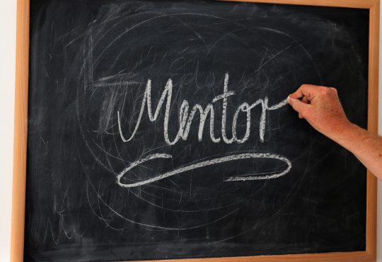 Mentorat jeunesse ou en milieu de travail : 4 ressources sur le sujet   