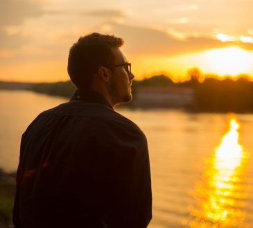 Avec l’avancée en âge, les confidences reçues s’accumulent d’année en année, surtout si nous fûmes ou sommes encore perçues comme des personnes d’écoute. Le plus souvent ces confidences sont précédées d’un exorde tel que : « C’est la première fois que je partage cela avec quelqu’un » ou « Je dis ça juste à toi » ou encore « Cela doit rester entre nous ».