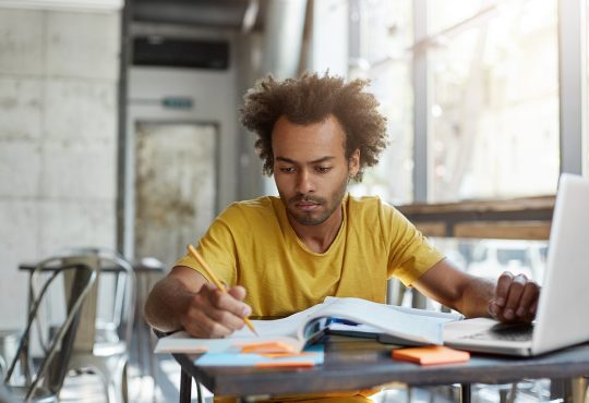 Vous accompagnez des étudiants du Canada, ou plus particulièrement du Québec, qui ont besoin d’aide pour trouver un stage? Vous voulez soutenir un étudiant étranger dans sa rechercher de stage? Nous avons trouvé quelques ressources qui pourraient vous être utiles pour mieux les guider dans leur préparation à un stage étudiant. 