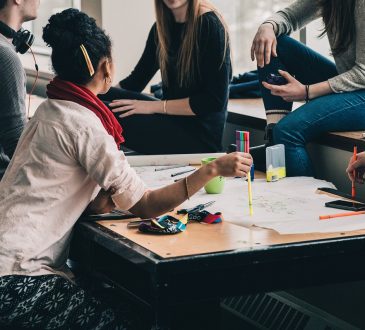 La cote de rendement au collégial (CRC), généralement appelée cote R, obsède les cégépiens et à juste titre : il est un élément central dans le processus de sélection des étudiants lors de leur admission à l'université.