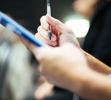 Quelqu'un prend des notes