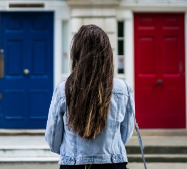 Personne devant un choix.